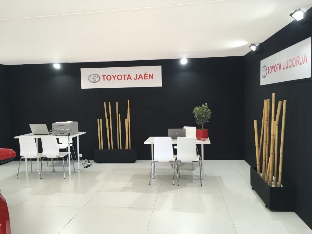 Stand Toyota dentro mesas