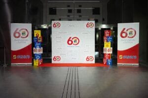 Photocall corporativo del 60 aniversario de empresa de Alsara organizado por Social Eventos