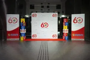 Photocall corporativo del 60 aniversario de empresa de Alsara organizado por Social Eventos
